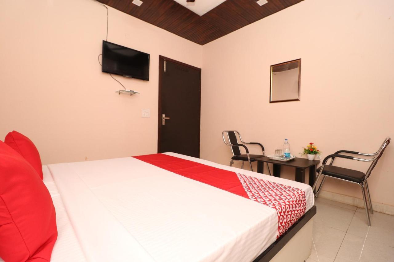 Oyo 28338 New Life Hotel Banur Buitenkant foto