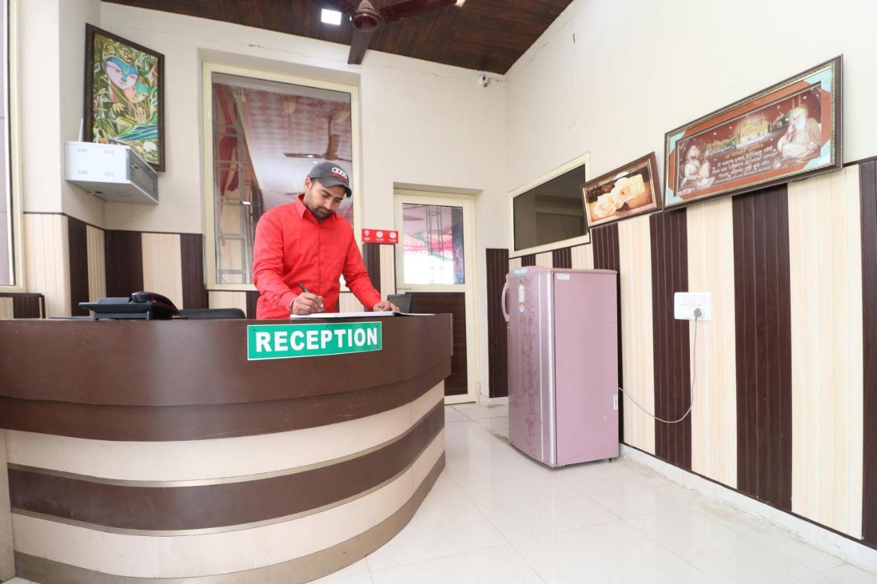 Oyo 28338 New Life Hotel Banur Buitenkant foto