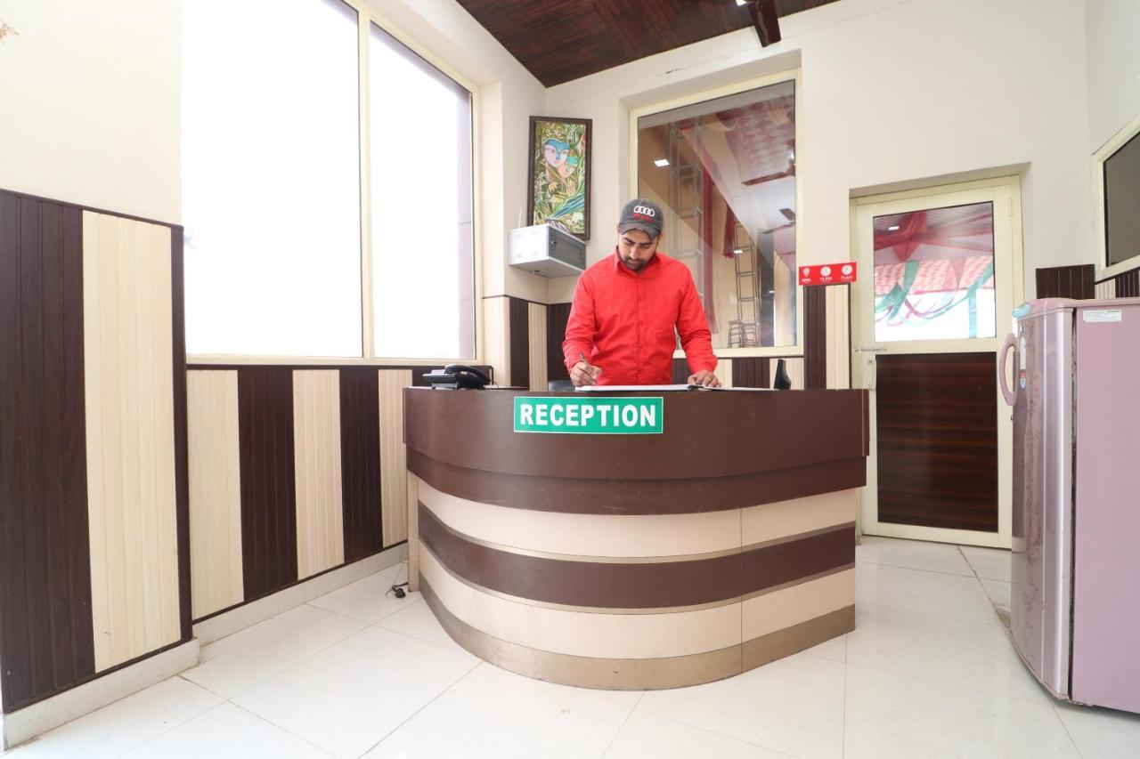 Oyo 28338 New Life Hotel Banur Buitenkant foto