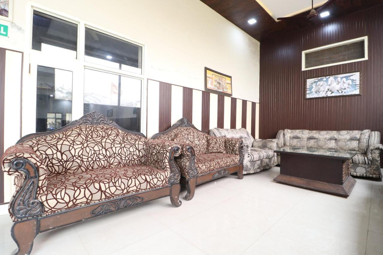 Oyo 28338 New Life Hotel Banur Buitenkant foto